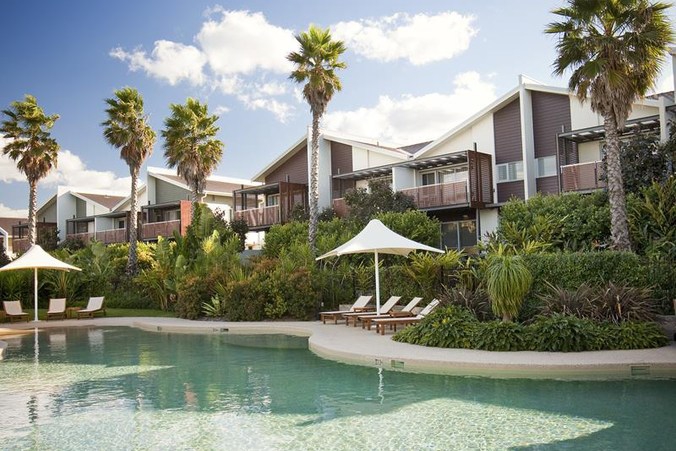 Pullman Magenta - pool